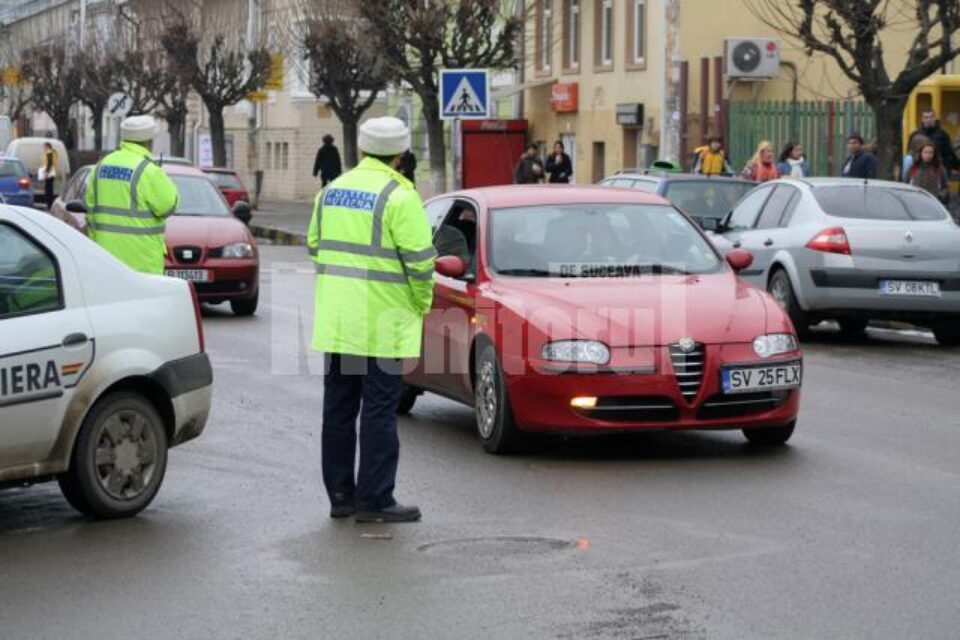 Ieri, în municipiul Suceava: Șoferii fără centuri, trași pe dreapta și amendați