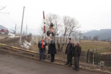 Reprezentanții firmei și șeful Politiei Frasin