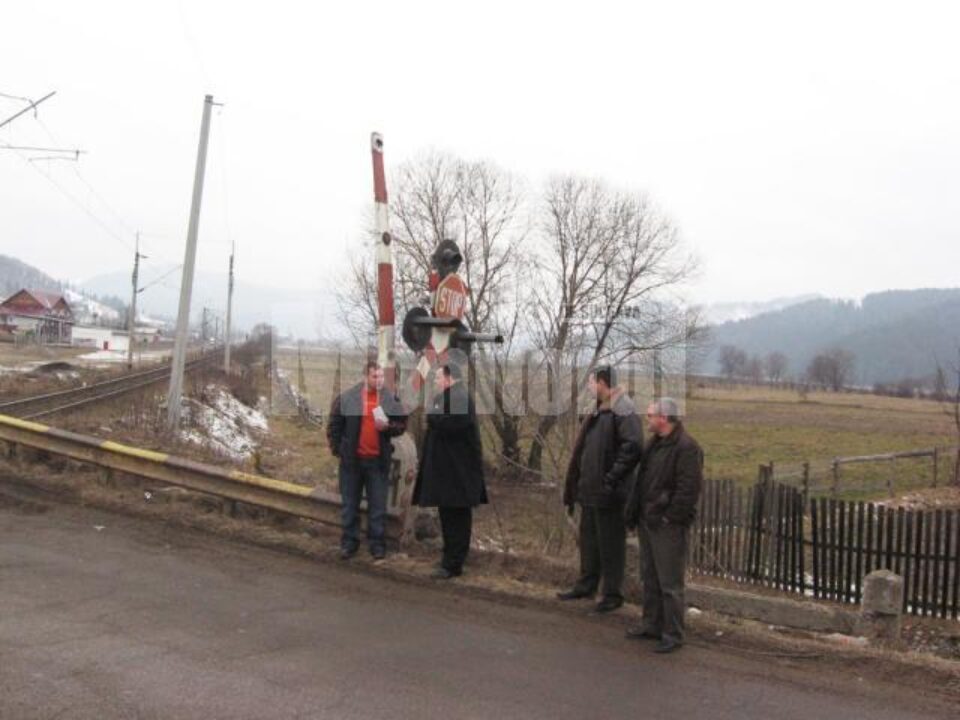 Reprezentanții firmei și șeful Politiei Frasin Reprezentanții firmei și șeful Politiei Frasin