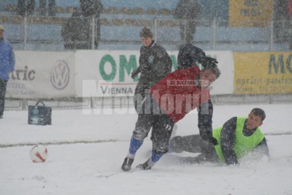 Meciul școală de sâmbătă s-a jucat pe o vreme câinoasă