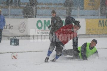 Meciul școală de sâmbătă s-a jucat pe o vreme câinoasă