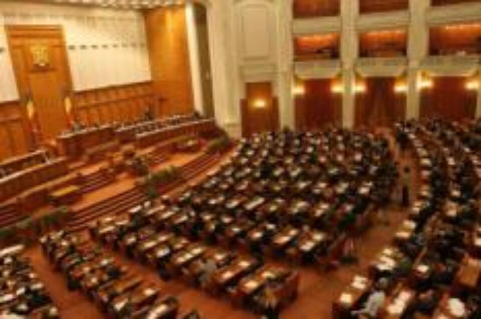 Camera Deputaților a adoptat moțiunea "Anulați taxa de primă înmatriculare"