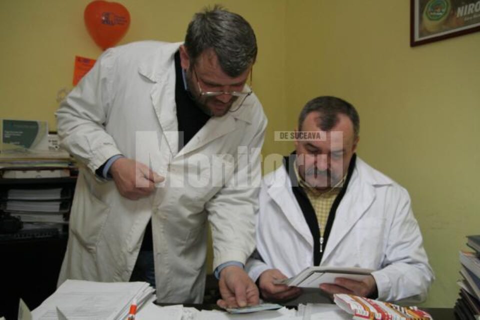 Medicul Gheorghe Niță și electronistul Ilie Rotundu sunt prieteni și asociați din primii ani de după 1990 Medicul Gheorghe Niță și electronistul Ilie Rotundu sunt prieteni și asociați din primii ani de după 1990