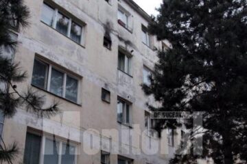 Ana Maria a sărit de la etajul II al acestui bloc