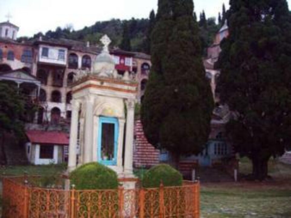 Istorie: Zografu - ctitorie bulgărească, „lavră a Moldovei“