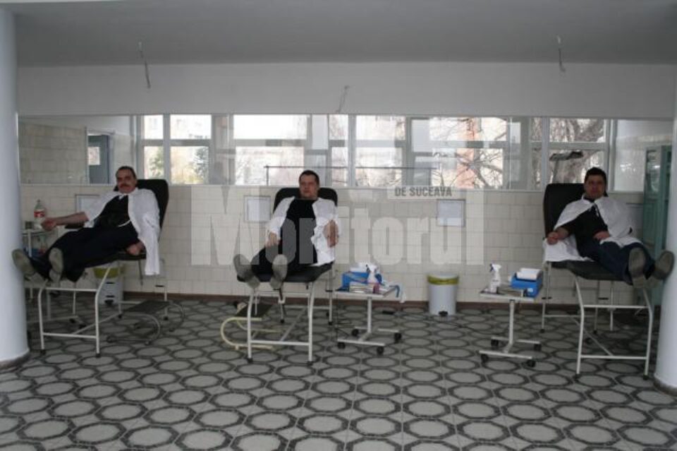 Jandarmi donând sânge Jandarmi donând sânge