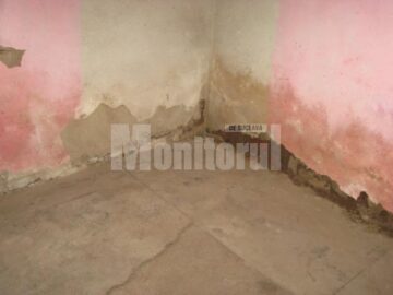 Social: Locuința a 11 suflete, distrusă de dejecțiile provenite de la o fermă