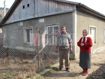 Social: Locuința a 11 suflete, distrusă de dejecțiile provenite de la o fermă