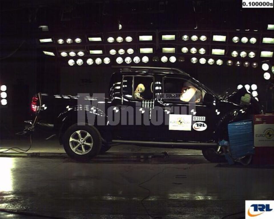 Nissan Navara Crash Test Frontal