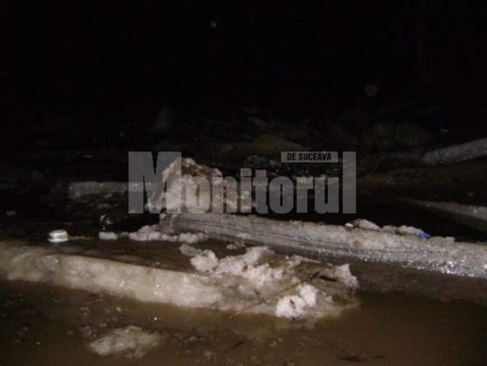 Din cauza acumulărilor de gheață au fost inundate cinci case și 20 de gospodării Din cauza acumulărilor de gheață au fost inundate cinci case și 20 de gospodării