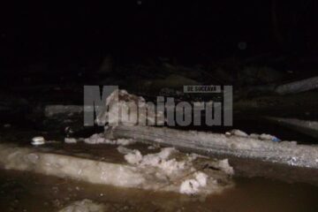 Din cauza acumulărilor de gheață au fost inundate cinci case și 20 de gospodării