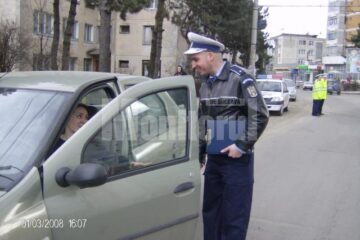 Doamnele de la volan, felicitate în scris de polițiști