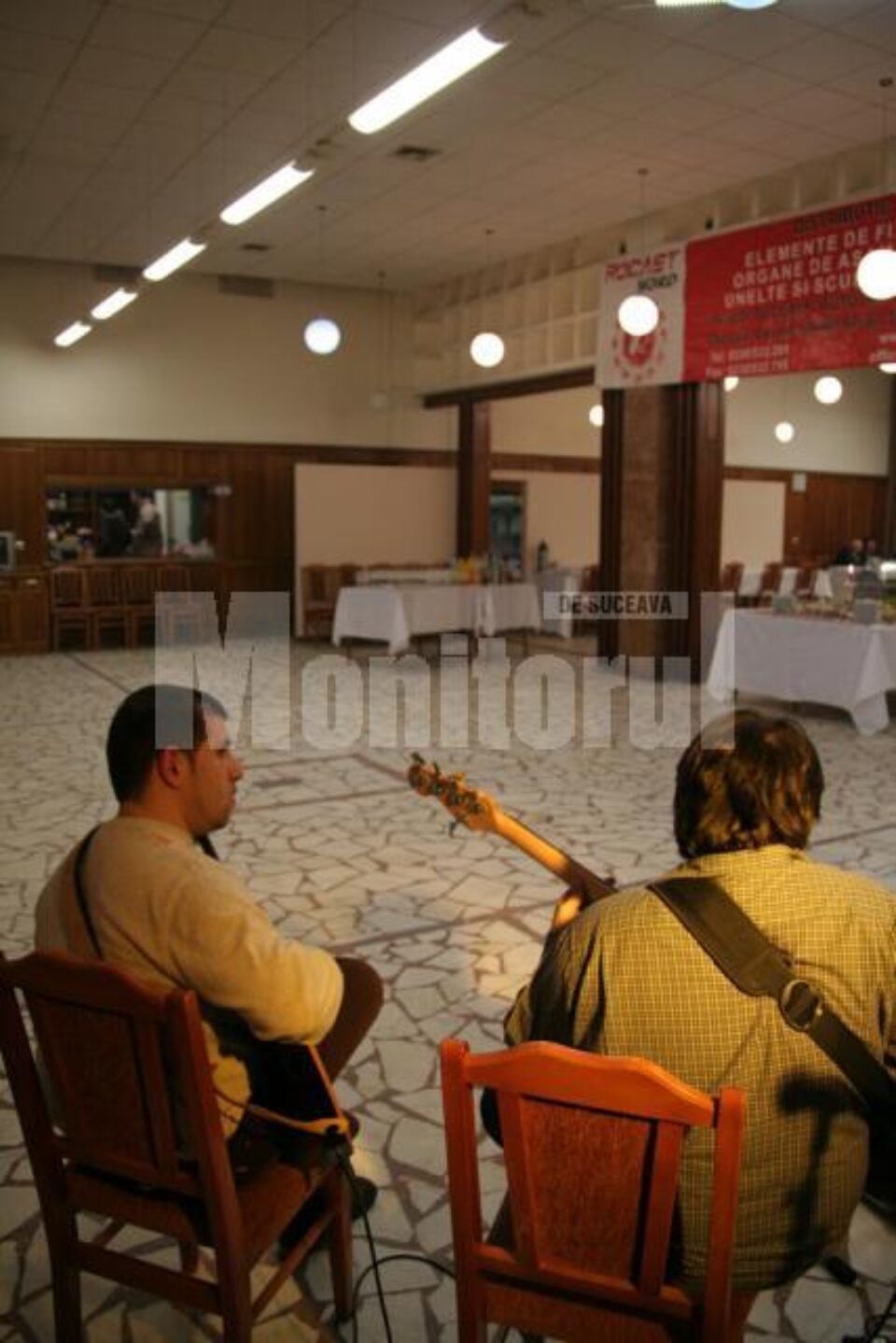 Bal de caritate cu sala goală Bal de caritate cu sala goală