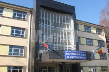Nori negri: Aproape 200 de dascăli, amenințați cu șomajul