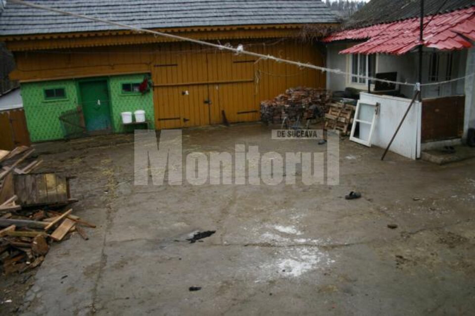 Costel și-a dat foc sub privire îngrozite ale părinților săi