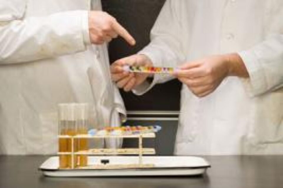 SIDA, testare clinică a unui nou gel microbicid promițător, destinat femeilor