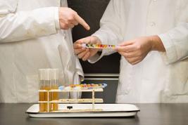 SIDA, testare clinică a unui nou gel microbicid promițător, destinat femeilor