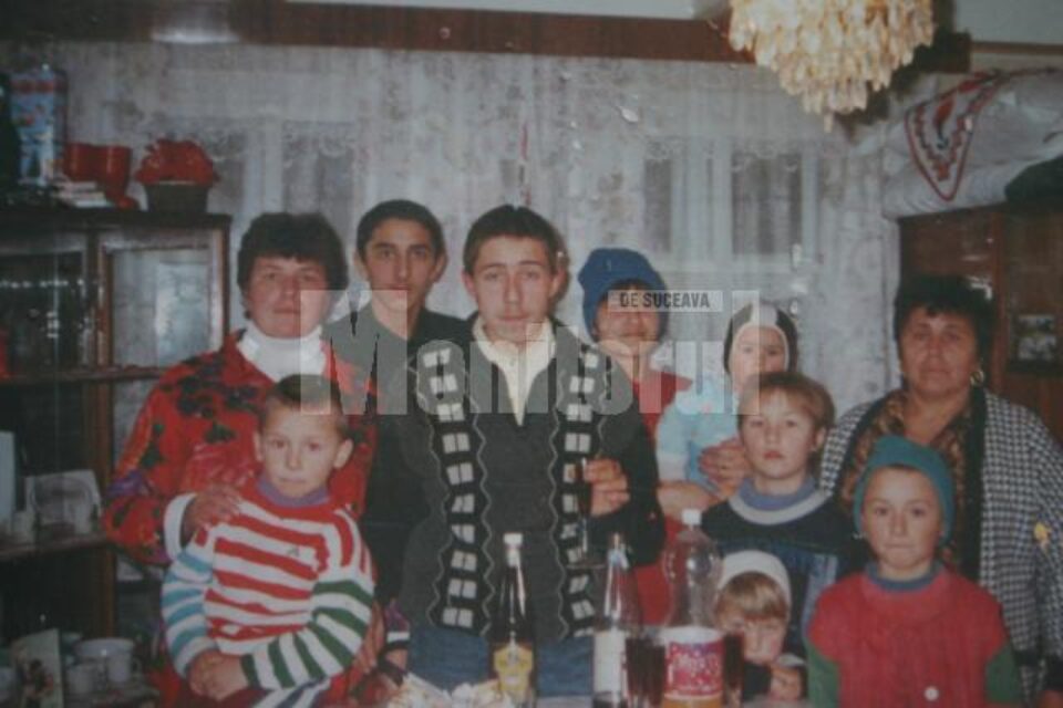 Costel Cernautean - cel din mijloc