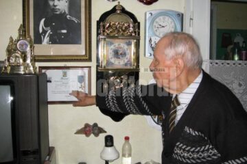 Veteranul Gheorghe Matei și brevetul medaliei Crucea comemorativa a celui de-al II-lea Război Mondial