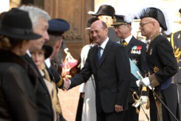 Băsescu către românii din Stockholm: România e "în regulă"