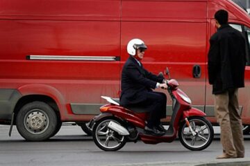 Premierul Tăriceanu a circulat ieri cu scuterul