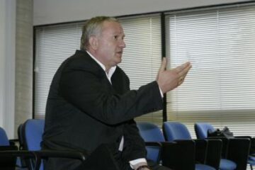 Porumboiu vrea cu orice preț în Europa