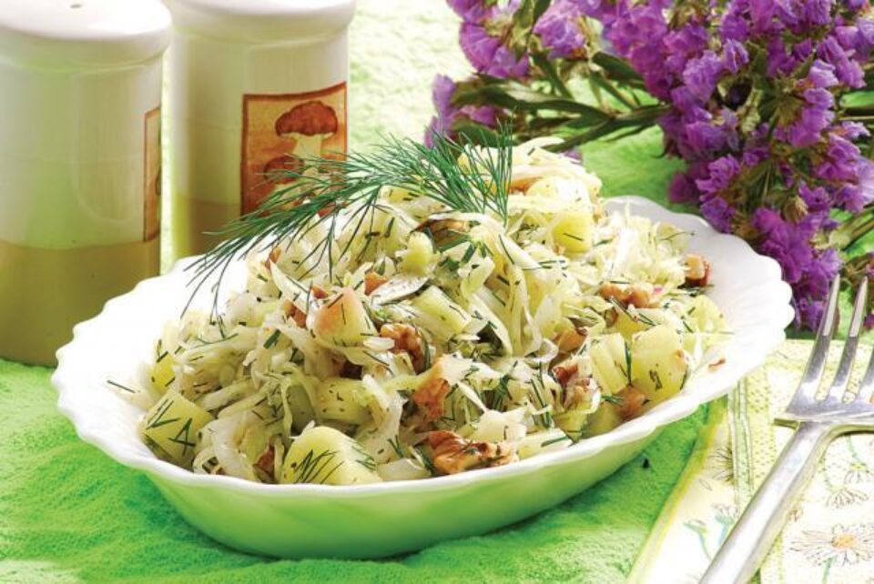 Salată de varză și rubarbăr