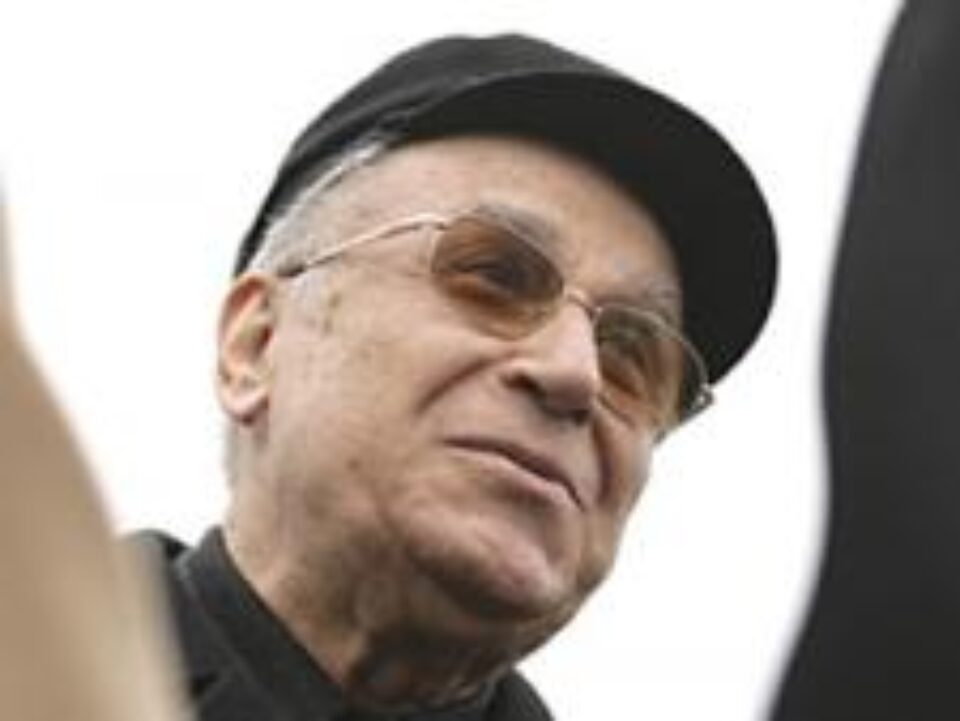 Apel: Flutur cele electoratului liberal să nu dea voturi "în basca lui Ion Iliescu"