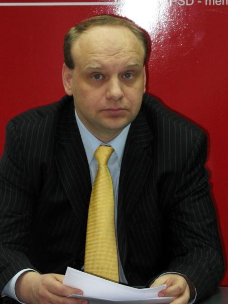 Propunere: Donțu propune vizite cu presa la locuința sa și la cele ale lui Flutur Propunere: Donțu propune vizite cu presa la locuința sa și la cele ale lui Flutur