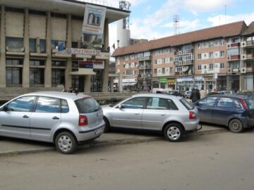 Tupeu: Centrul Sucevei s-a transformat în bazar de mașini