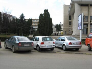 Tupeu: Centrul Sucevei s-a transformat în bazar de mașini