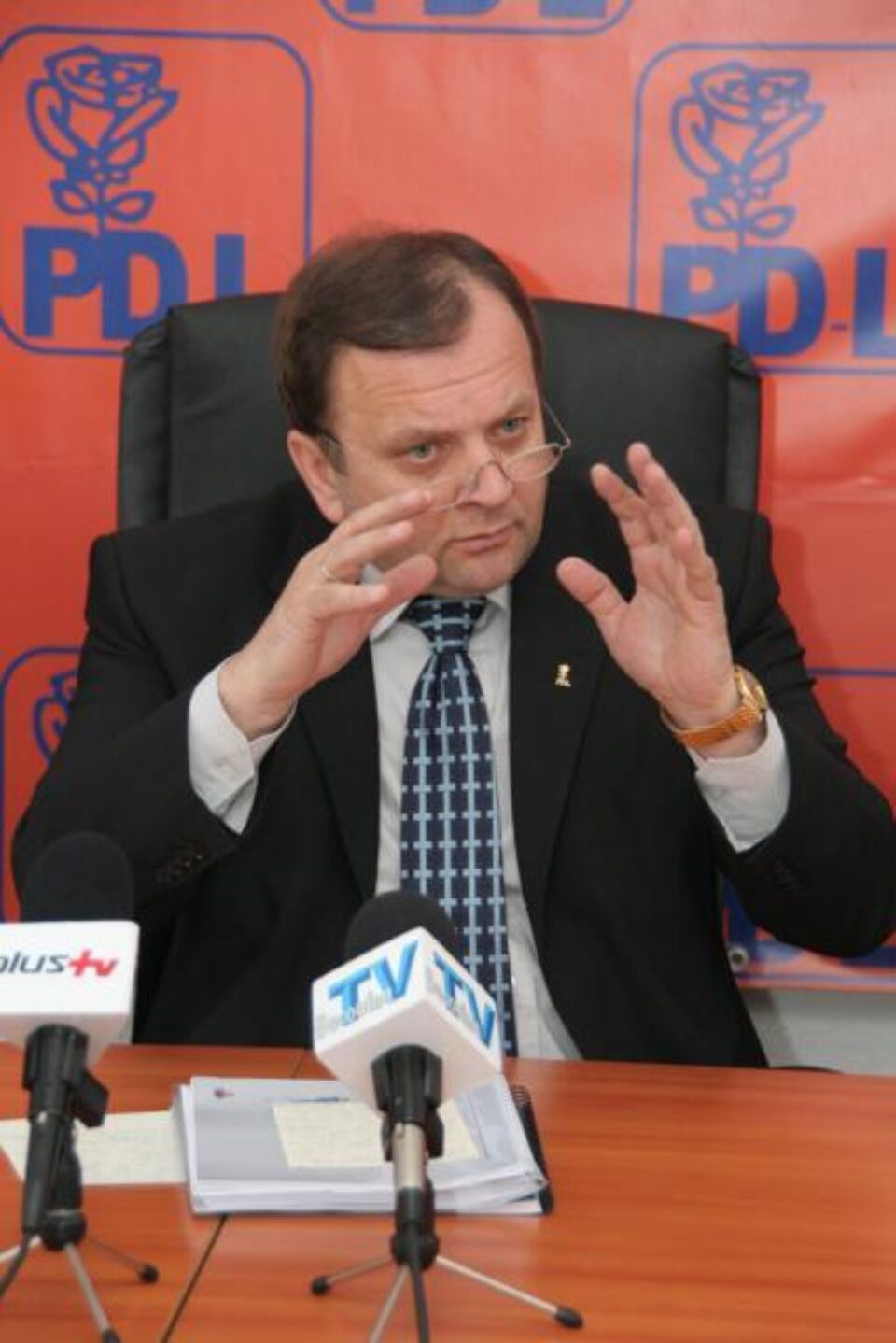 Gheorghe Flutur: “În ultima perioadă găsim un Consiliu Județean fără conducere, plecată în campanie electorală” Gheorghe Flutur: “În ultima perioadă găsim un Consiliu Județean fără conducere, plecată în campanie electorală”