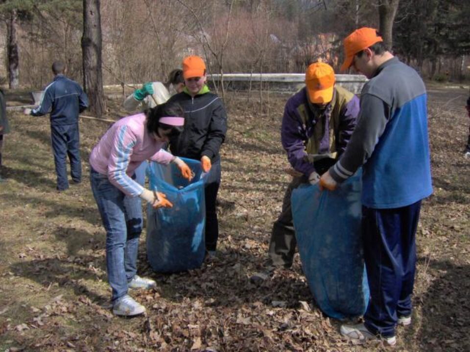 Câmpulung Moldovenesc: Cu grebla la „Eminescu” și „Creangă”