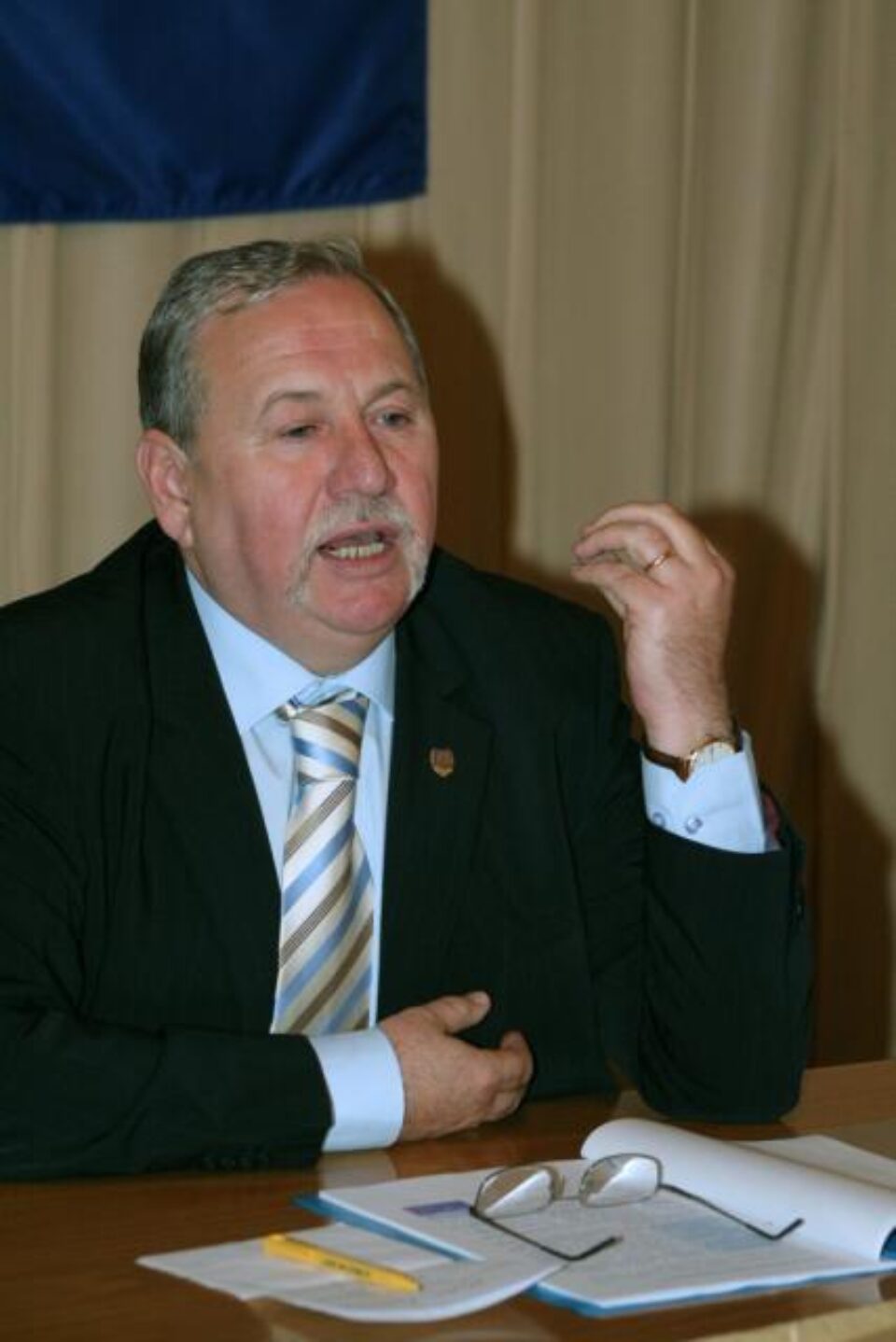 Tiberiu Prodan: „Dacă vrea domnul Gheorghiță să facă o nuntă cu PNL să vină cu o mireasă ca lumea” Tiberiu Prodan: „Dacă vrea domnul Gheorghiță să facă o nuntă cu PNL să vină cu o mireasă ca lumea”