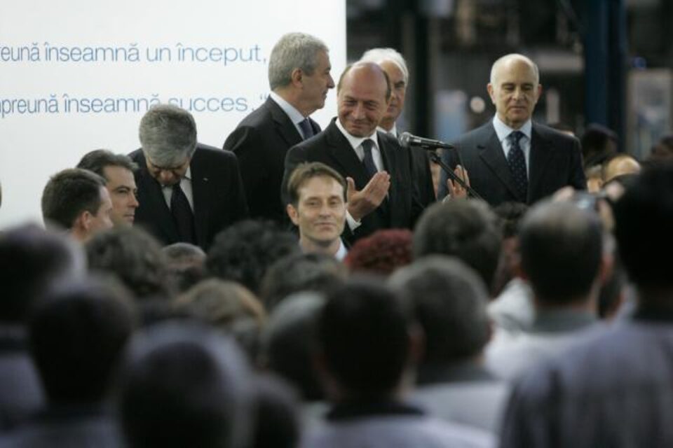 Președintele Băsescu și premierul Tăriceanu la ceremonia de preluare a Automobile Craiova de către Ford