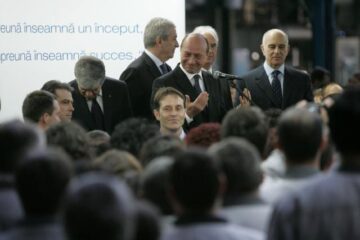 Președintele Băsescu și premierul Tăriceanu la ceremonia de preluare a Automobile Craiova de către Ford
