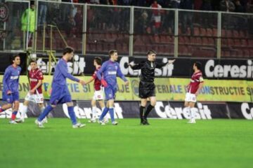 Momentul în care arbitrul Deaconu pune capăt meciului