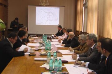 Întâlnirea prefectului cu parlamentari și reprezentanți ai tuturor partidelor politice parlamentare din județ
