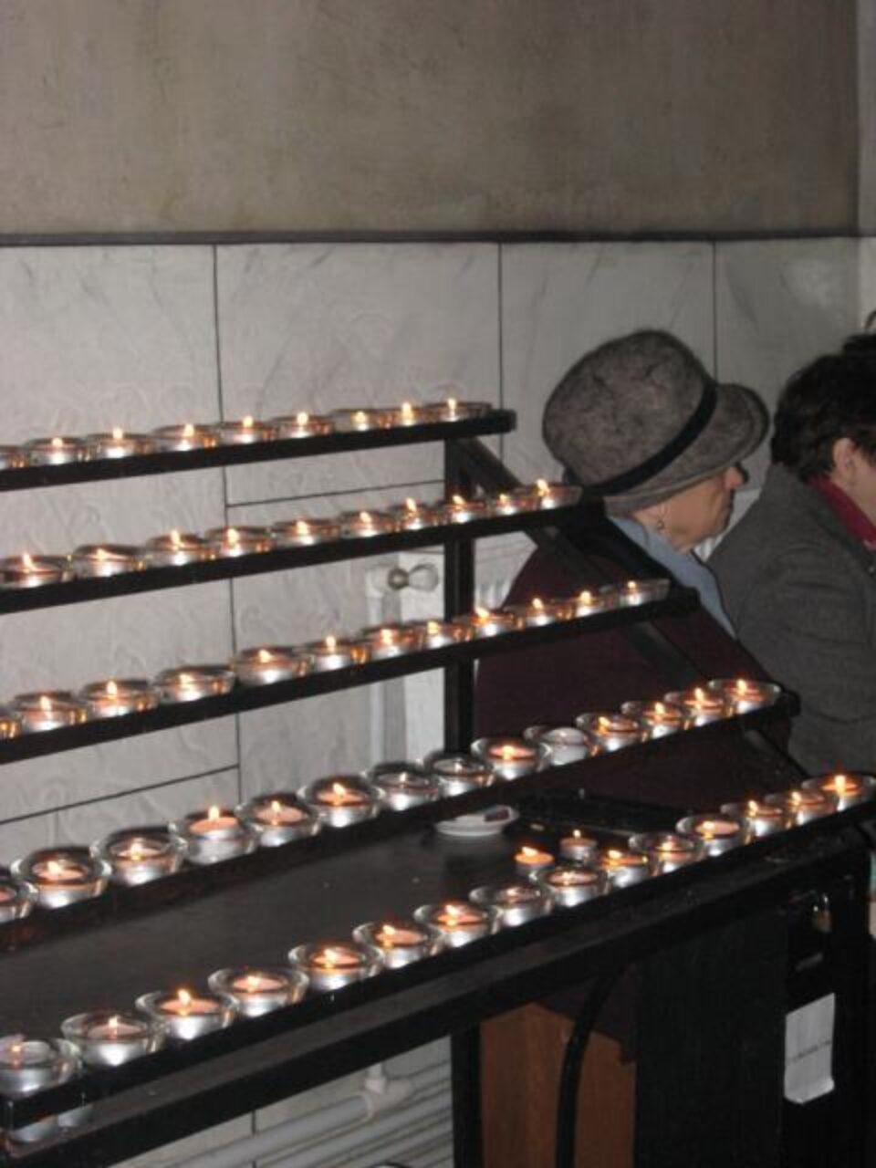 Sâmbătă și duminică: Sute de catolici au participat la slujbele dedicate Învierii Domnului