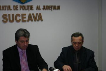 Comisarul șef Ioan Nicusor Todiruț -șeful IPJ Suceava și unul dintre adjuncții săi, comisarul șef Mircea Smoleac