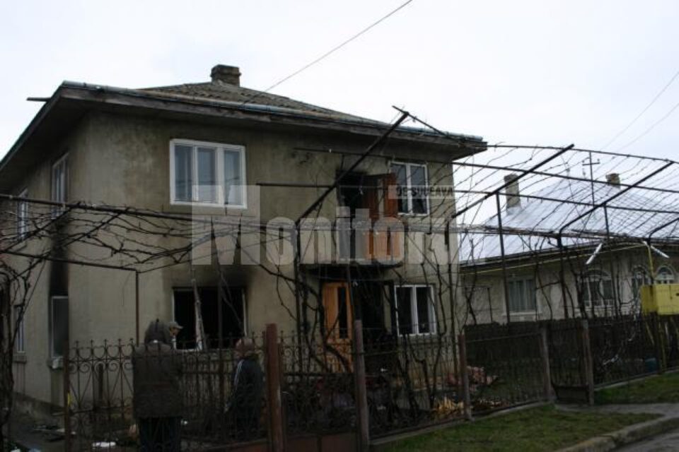 Terifiant: Și-a dat foc la casă, și-a omorât soția și s-a sinucis