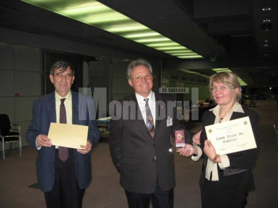 Lucia Condrea împreună cu doi dintre membrii juriului francez