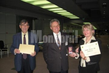 Lucia Condrea împreună cu doi dintre membrii juriului francez
