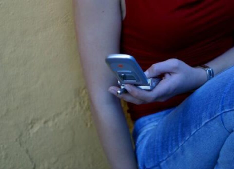 Dependența de internet și telefonul mobil, un fenomen în creștere constantă