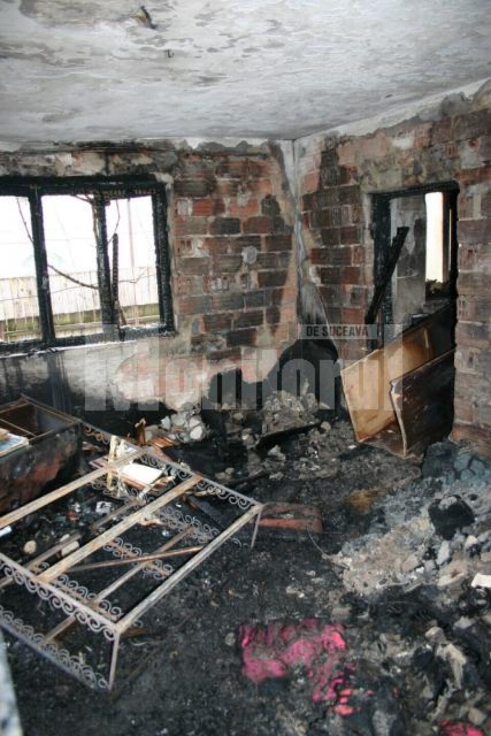 Casa familiei Luca distrusă de flăcări