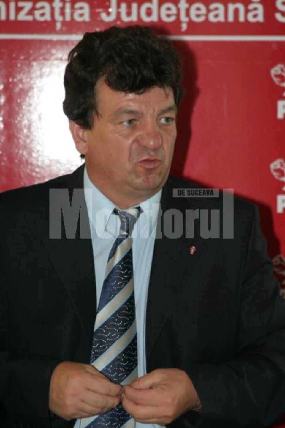 Bun de plată: Flutur somat să depună la casierie indemnizația de senator