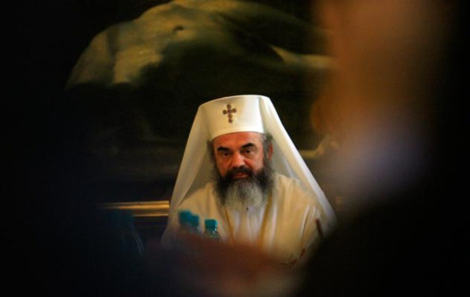Patriarhul Daniel și-a rupt piciorul