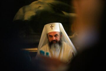 Patriarhul Daniel și-a rupt piciorul