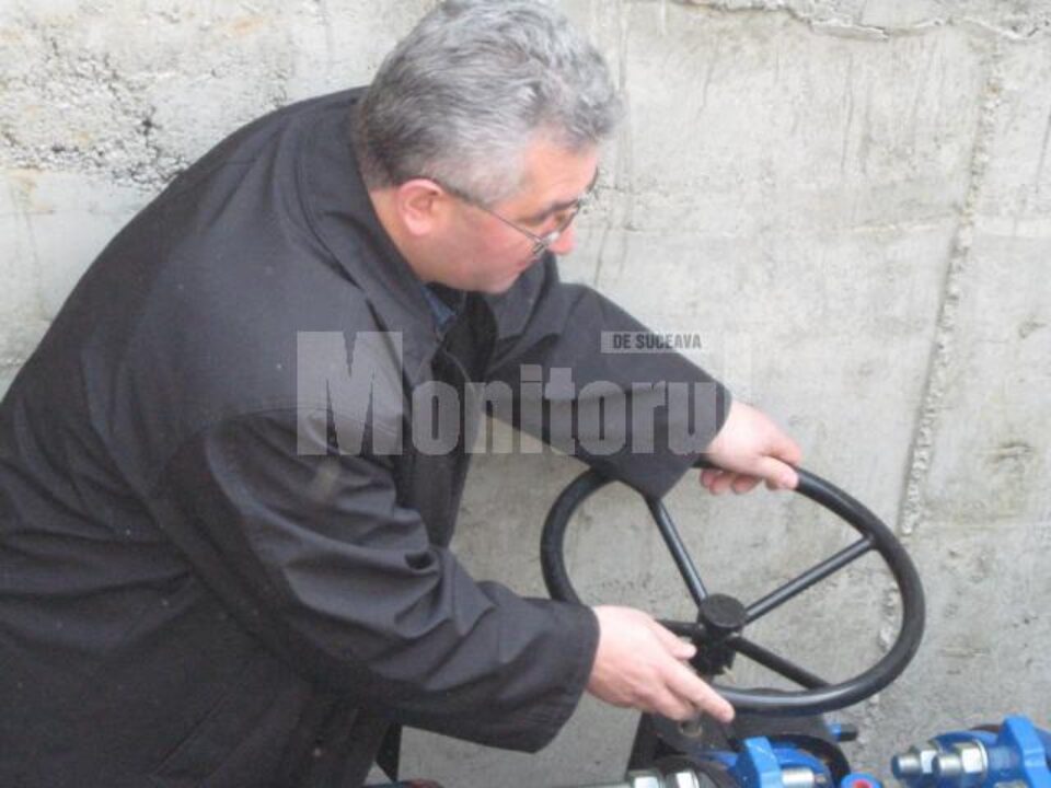 Primarul Sucevei a deschis vana conductei ce alimentează cu apă de Berchișești cartierul Burdujeni