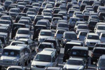 Taxa auto crește pentru mașinile noi și scade pentru autovehiculele vechi de import